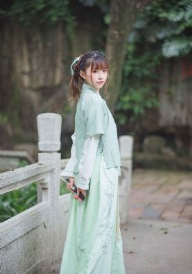 女仆扒开腿秘让人桶爽的动漫_超清神马在线观看