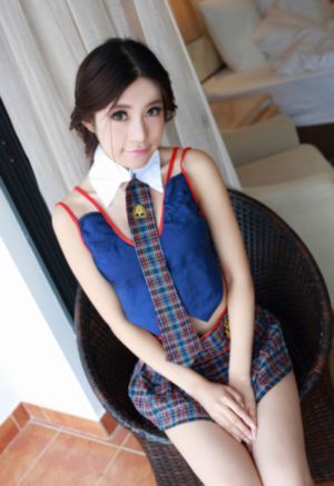 《年轻女教师4》在线_BD英语免费观看超清