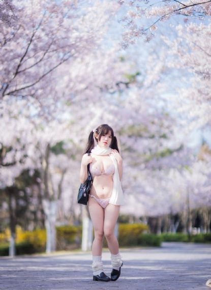 少妇裸体露肥臀_1080电视剧在线观看